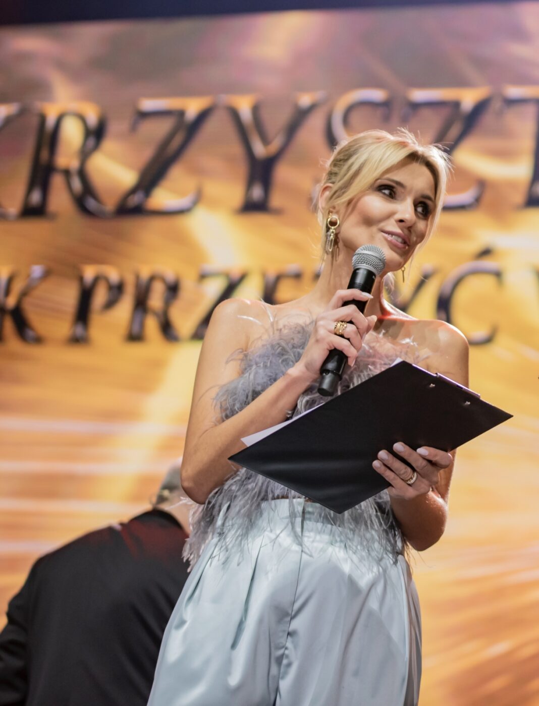 Anna Lewandowska kontakt
